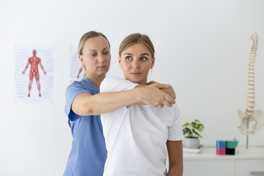 physiotherapist-helping-female-patient-in-clinic